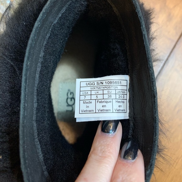 Sold on Ⓜ️ Otelia Genuine Shearling Bootie - Picture 7 of 8